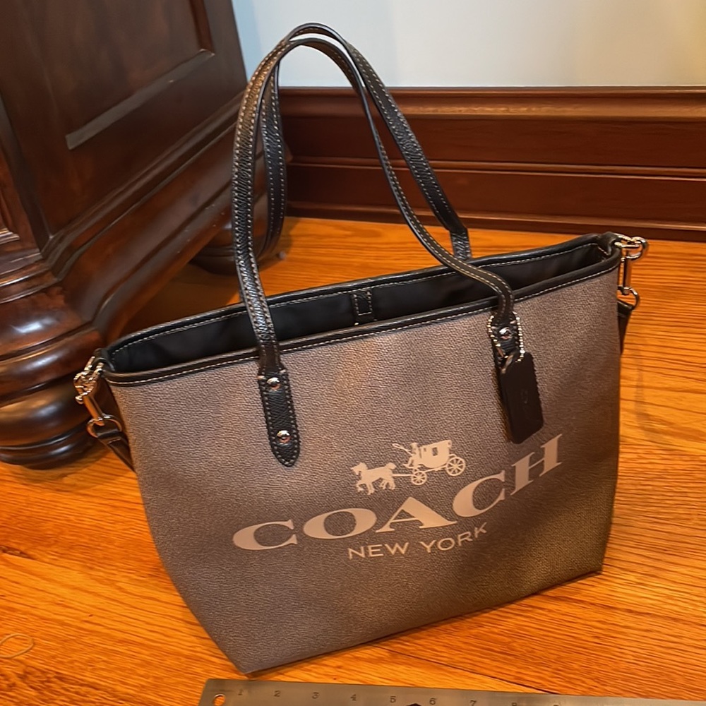 Coach Bag - Picture 2 of 8